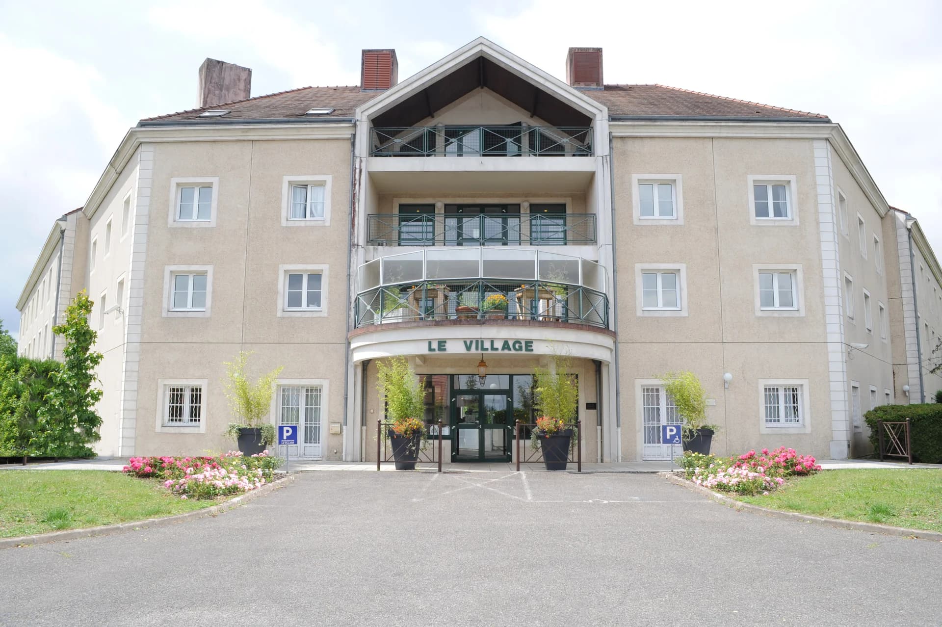 Photo 1 de Résidence Le Village - Boissise-le-Roi, EHPAD à Boissise-le-Roi