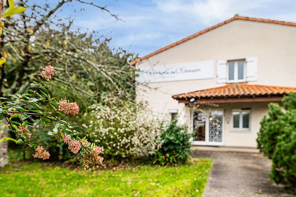 Photo 1 de Korian Home De L'Ebaupin, EHPAD à Coulon