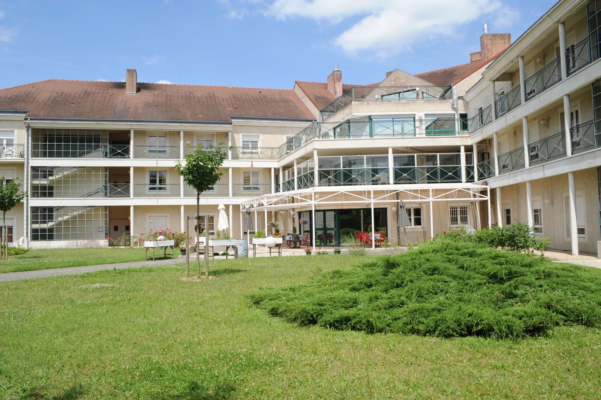 Photo 2 de Résidence Le Village - Boissise-le-Roi, EHPAD à Boissise-le-Roi
