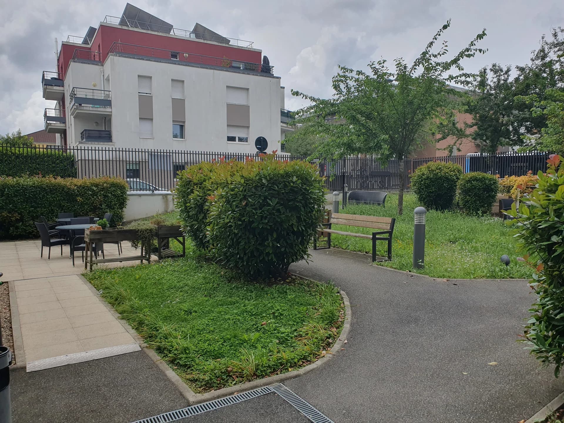Photo 2 de Résidence De La Rue John Lennon, EHPAD à Montigny-lès-Cormeilles
