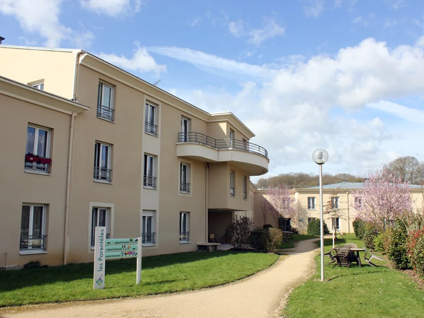 Photo 2 de Les Parentèles La Ville Du Bois, EHPAD à La Ville-du-Bois