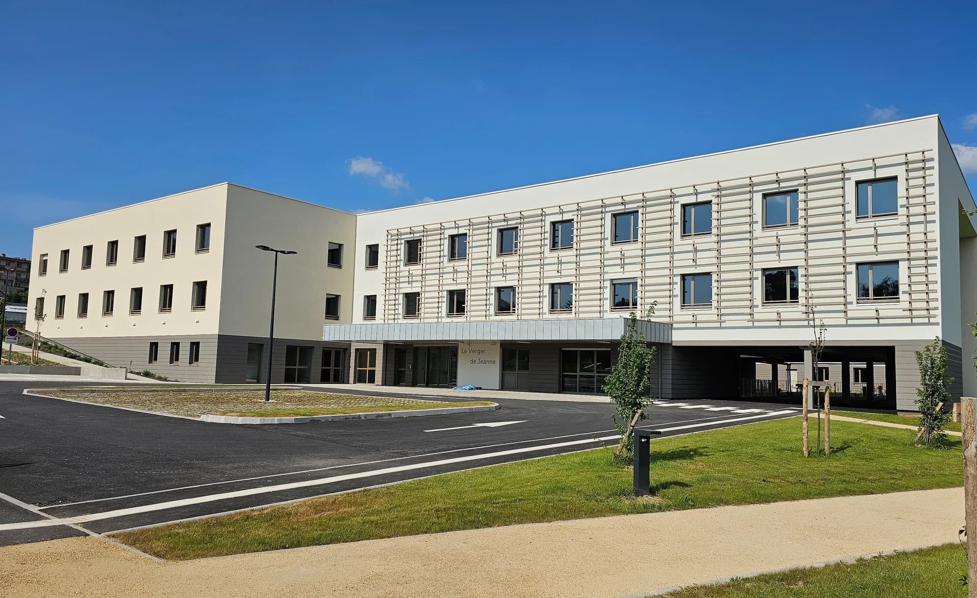 Photo 1 de Ehpad Le Verger De Jeanne - Ch Laval, EHPAD à Laval